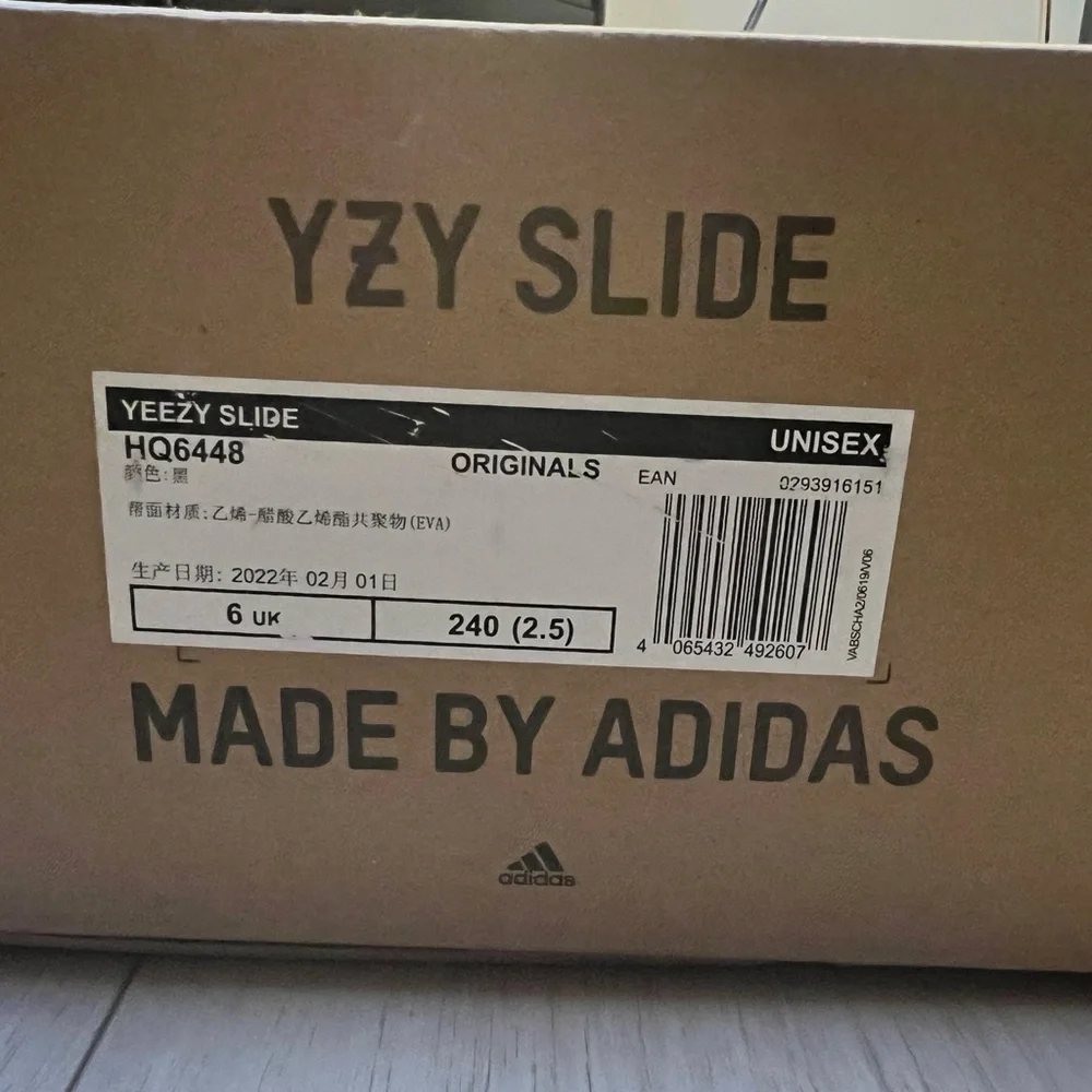 Yeezy Black Slide Sandals - Picture 4 of 5